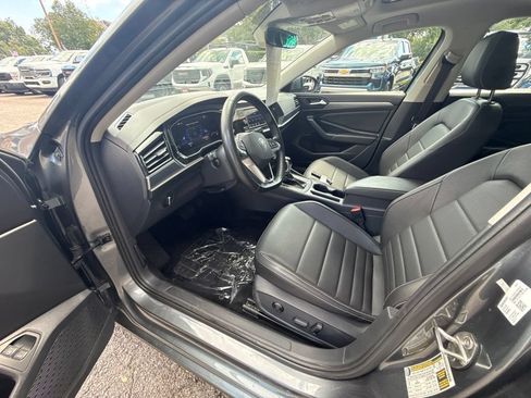 Used 2024 Volkswagen Jetta SE FWD image 11