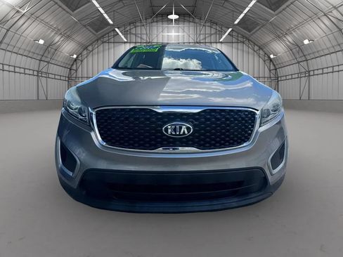 Used 2017 Kia Sorento FWD w/ LX Convenience Package image 2
