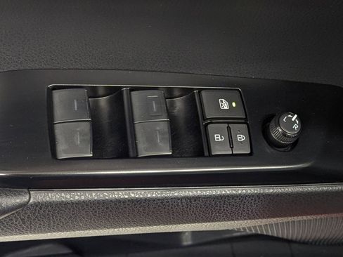 Used 2025 Toyota Camry SE image 18