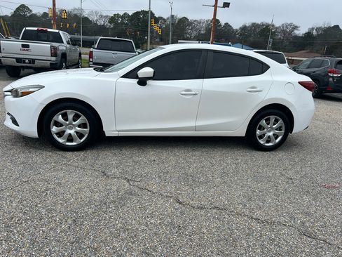 Used 2018 MAZDA MAZDA3 Sport image 11