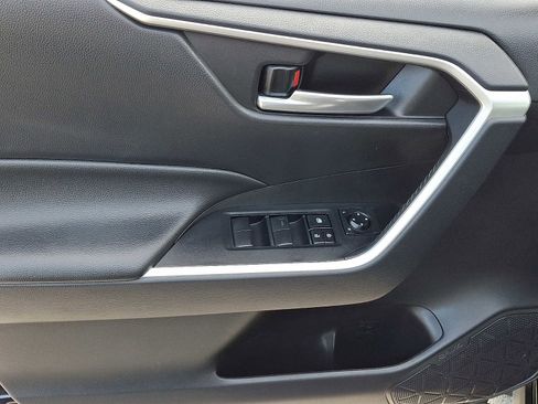 Used 2021 Toyota RAV4 XLE w/ Convenience Package image 14