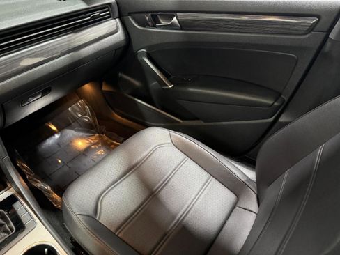 Used 2021 Volkswagen Passat 2.0T R-Line image 17