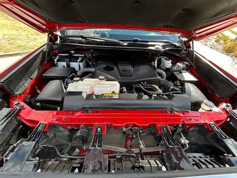 Used 2024 Toyota Tundra Limited AWD/4WD image 29