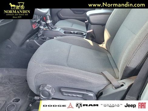Used 2024 Jeep Wrangler Unlimited AWD/4WD image 17