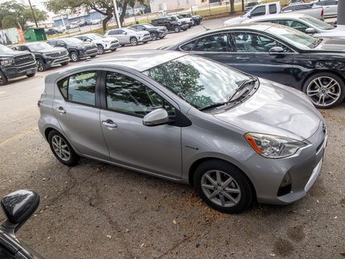 Used 2014 Toyota Prius C Four image 6