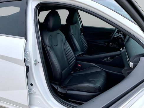 Certified 2023 Hyundai Elantra Limited FWD image 9