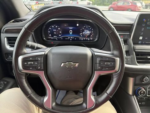 Used 2022 Chevrolet Tahoe Z71 w/ Luxury Package AWD/4WD image 11