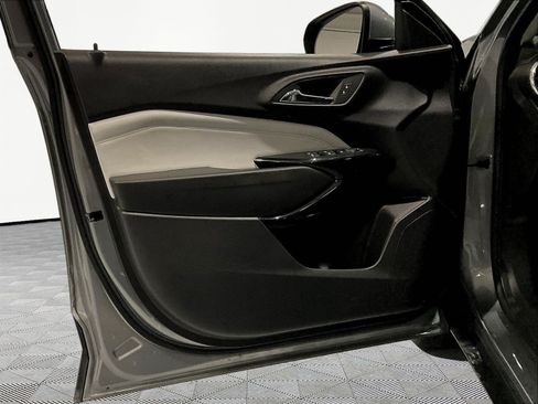 Used 2025 Chevrolet Trax LT FWD image 20