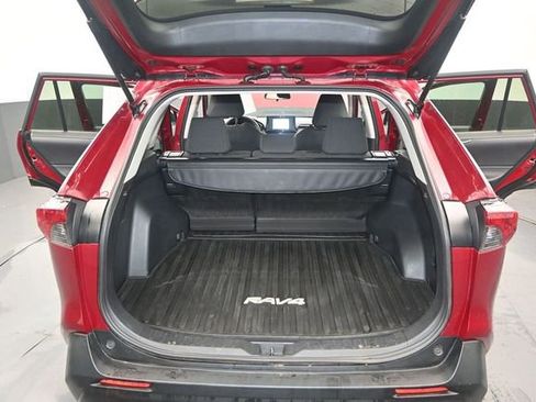 Used 2021 Toyota RAV4 LE FWD image 14