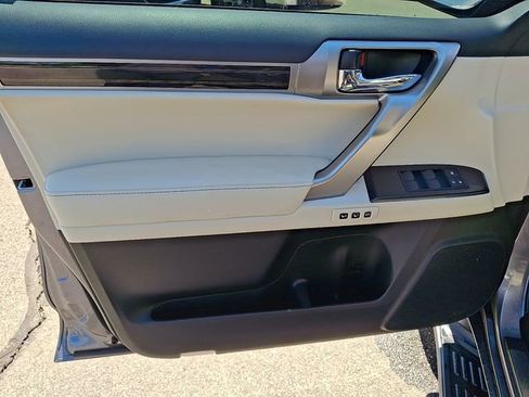 Used 2023 Lexus GX 460 Premium w/ Premium Package image 10