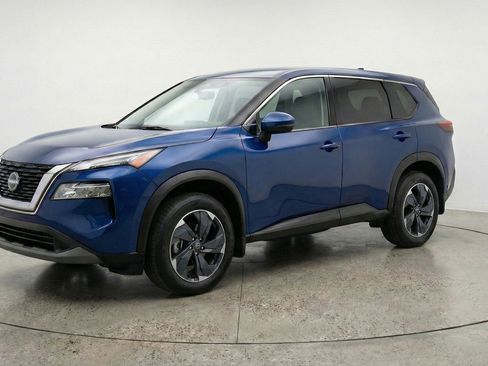 Used 2025 Nissan Rogue SV FWD image 3