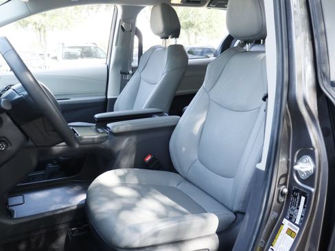 Used 2024 Toyota Sienna Limited AWD/4WD image 10