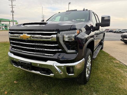 Used 2024 Chevrolet Silverado 2500 LTZ w/ LTZ Premium Package image 3