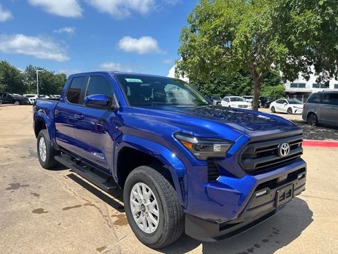 Certified 2025 Toyota Tacoma SR5 w/ SR5 Upgrade Package AWD/4WD image 3