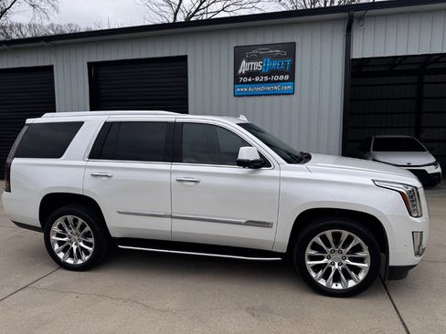 Used 2020 Cadillac Escalade Luxury image 7