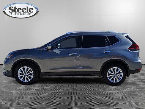 Used 2019 Nissan Rogue SV image 2