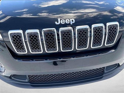Used 2019 Jeep Cherokee Latitude Plus FWD image 30
