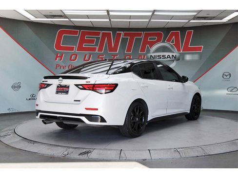 Used 2025 Nissan Sentra SR w/ Midnight Edition image 5