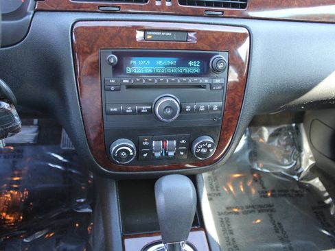 Used 2011 Chevrolet Impala LT w/ Luxury Edition Package FWD image 17