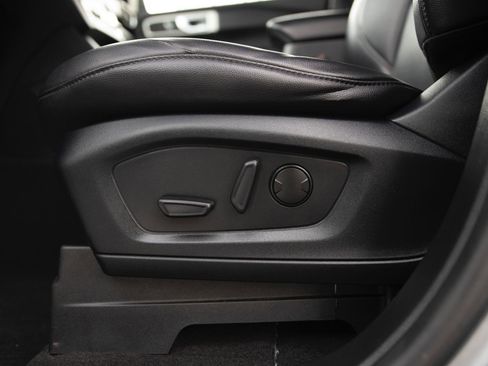 Used 2020 Ford Explorer XLT w/ Equipment Group 202A image 15