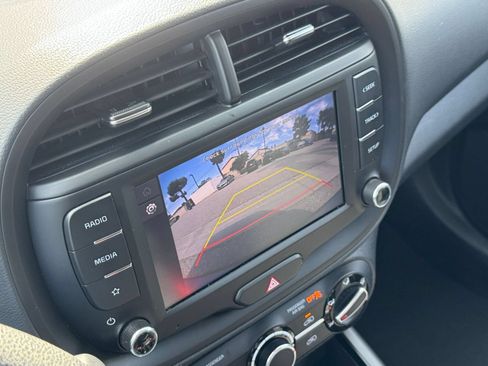 Used 2025 Kia Soul LX w/ LX Technology Package FWD image 22