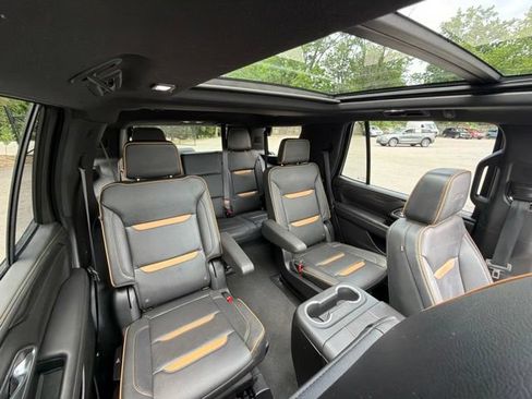 Used 2024 GMC Yukon AT4 w/ Technology Package AWD/4WD image 28
