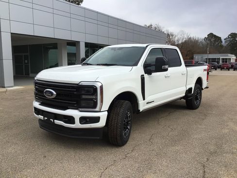 New 2026 Ford F250 Platinum w/ FX4 Off-Road Package AWD/4WD image 3