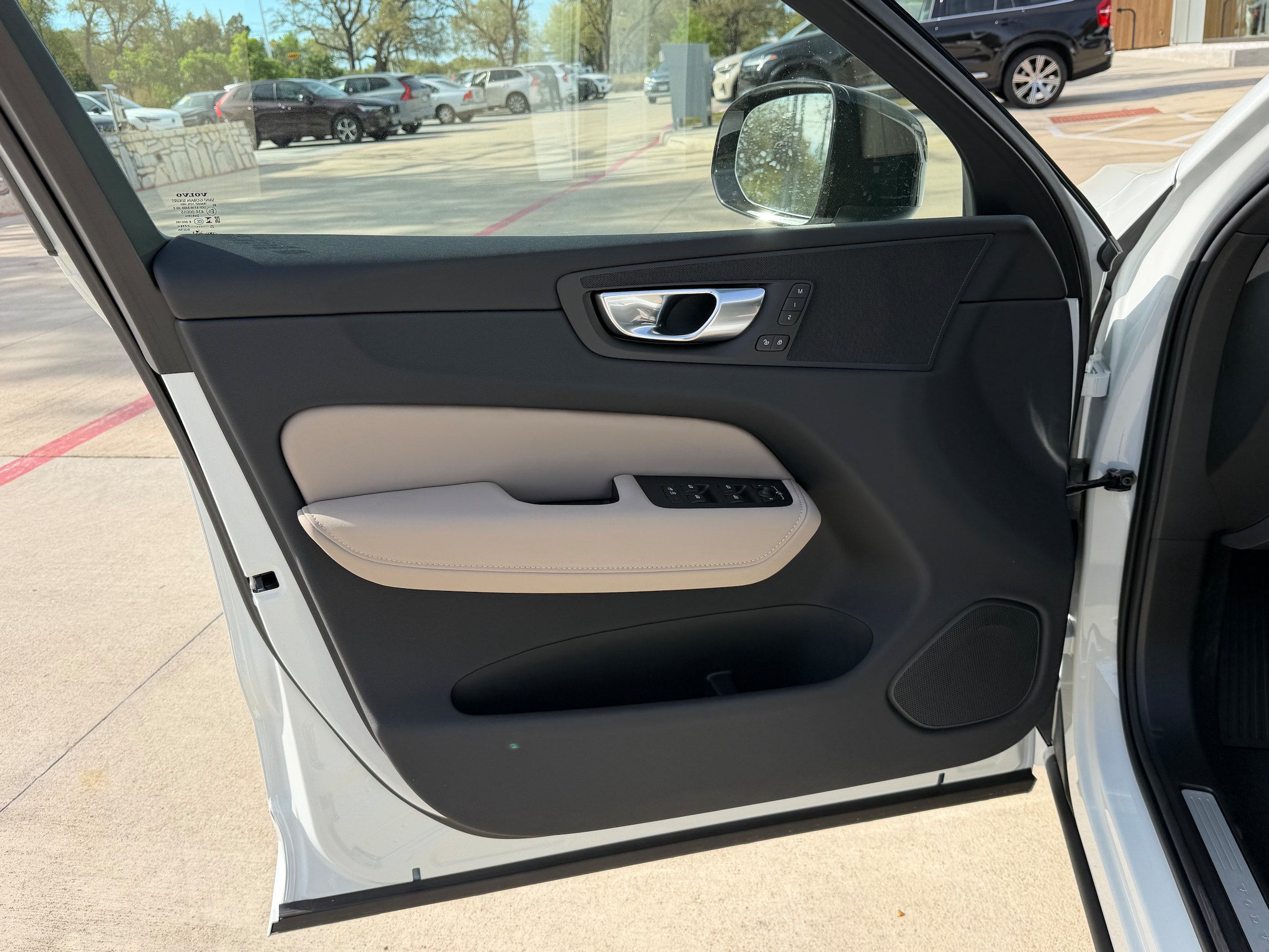 New 2026 Volvo XC60 B5 Plus w/ Protection Package Premier AWD/4WD image 16