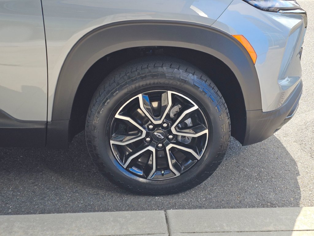 Used 2024 Chevrolet TrailBlazer ACTIV w/ Convenience Package AWD/4WD image 9
