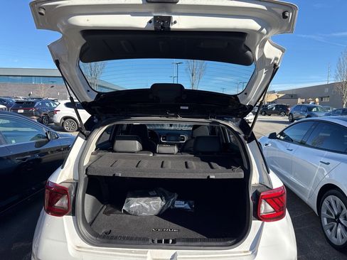 Used 2023 Hyundai Venue Limited image 7