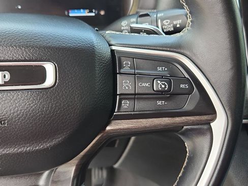 Used 2022 Jeep Grand Cherokee L Limited image 22