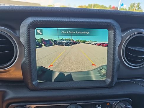 Certified 2022 Jeep Gladiator Willys image 27