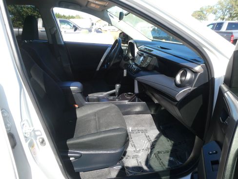 Used 2016 Toyota RAV4 LE image 23