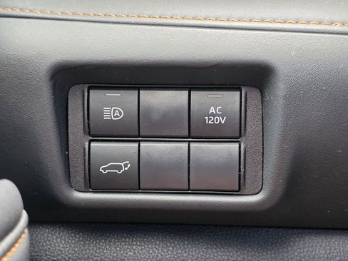 Used 2023 Toyota Highlander Bronze Edition AWD/4WD image 11