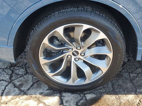 Certified 2025 Lincoln Aviator AWD w/ Jet Appearance Package image 7