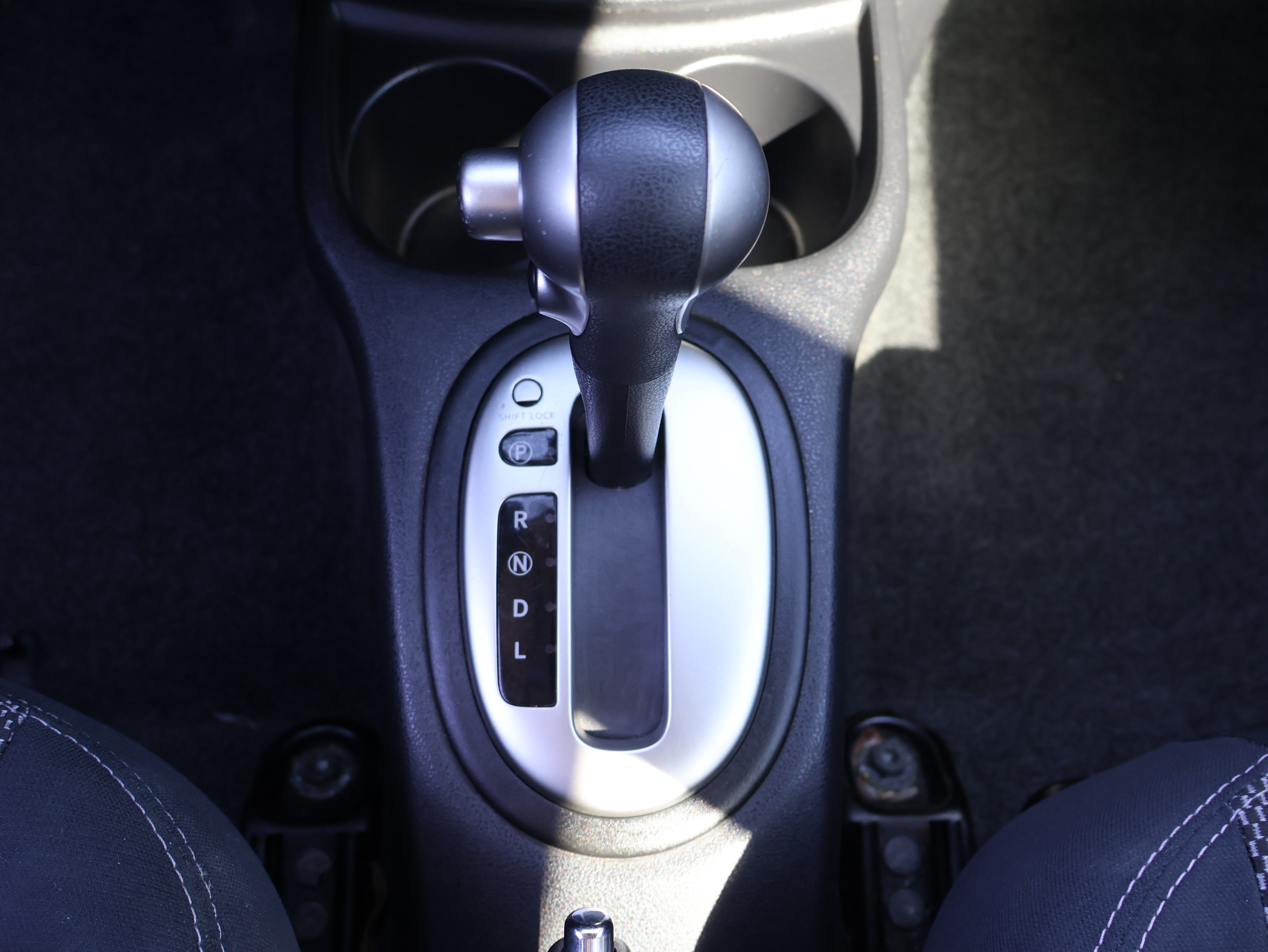 Used 2015 Nissan Versa SV FWD image 16