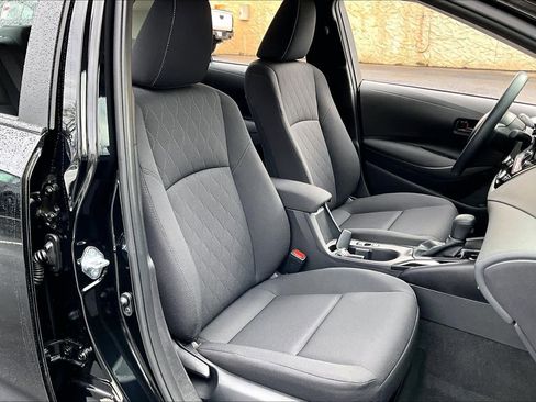 Used 2025 Toyota Corolla LE image 8