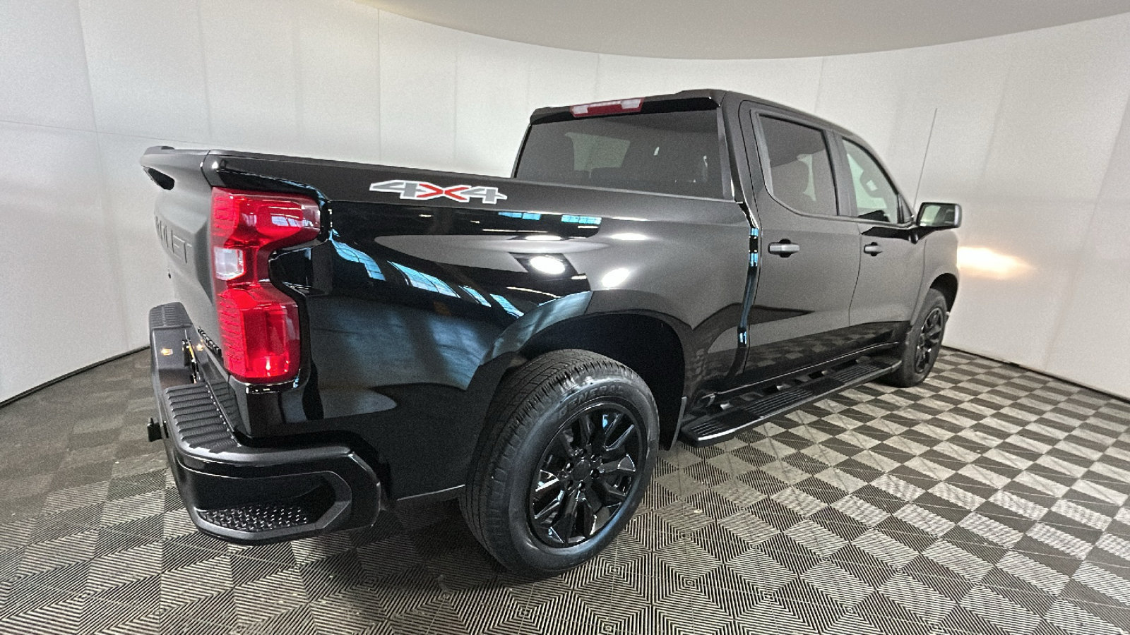 Used 2024 Chevrolet Silverado 1500 Custom w/ LPO, Dark Essentials Package AWD/4WD image 3