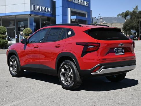 New 2026 Chevrolet Trax LT w/ LPO, Blackout Package FWD image 6