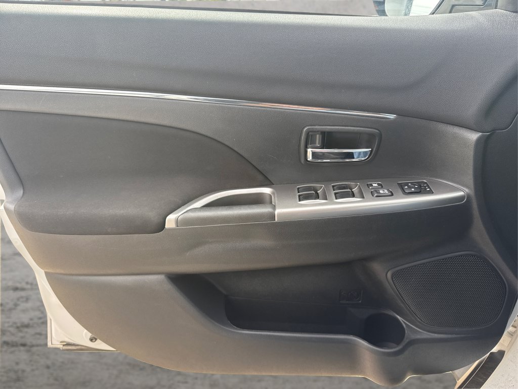 Used 2018 Mitsubishi Outlander Sport ES AWD/4WD image 24