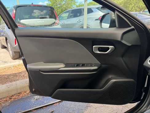 Used 2025 Kia K4 FWD image 18