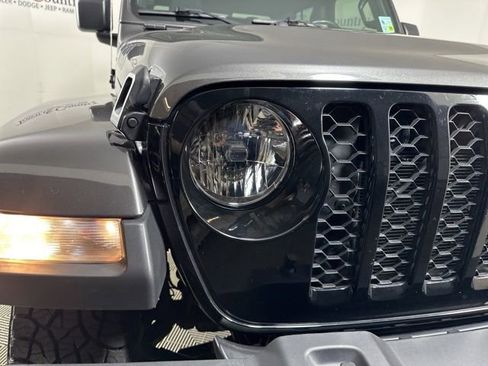Used 2022 Jeep Gladiator Sport image 5