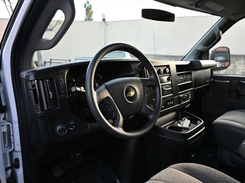 Used 2017 Chevrolet Express 3500 LT w/ LT Preferred Equipment Group image 17