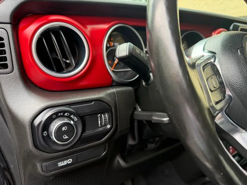 Used 2023 Jeep Gladiator Rubicon w/ Cold Weather Group AWD/4WD image 25
