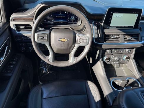 Used 2022 Chevrolet Suburban LT image 4