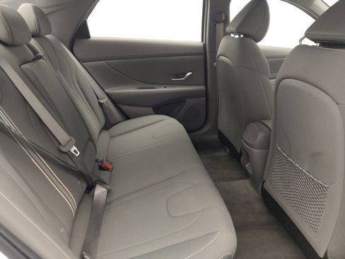 Used 2025 Hyundai Elantra SEL FWD image 19