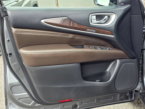 Used 2018 INFINITI QX60 FWD w/ Deluxe Technology Package image 18