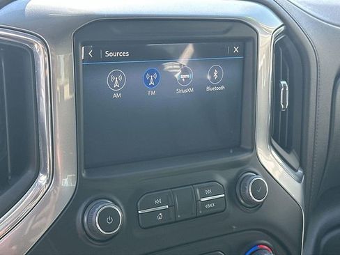 Used 2022 Chevrolet Silverado 1500 LT image 12