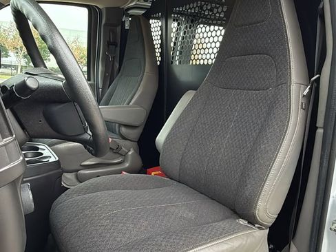 Used 2023 GMC Savana 2500 w/ Driver Convenience Package image 10