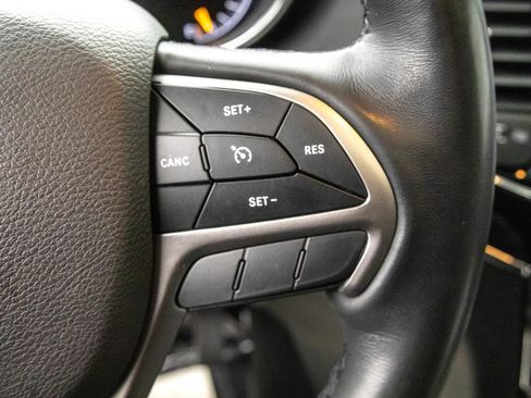 Used 2022 Jeep Grand Cherokee Limited image 22